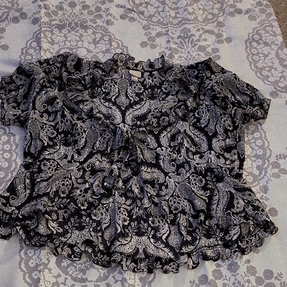 Elegant Black and White Paisley Women's Top